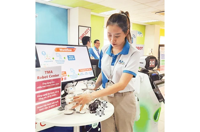 Trưng bày các giải pháp AI, IoT, Robot tại Công ty TMA Innovation, Công viên phần mềm Quang Trung.