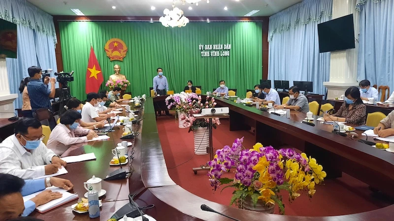 Chủ tịch UBND tỉnh Vĩnh Long Lữ Quang Ngời phát biểu chỉ đạo tại cuộc họp chiều 22-6.
