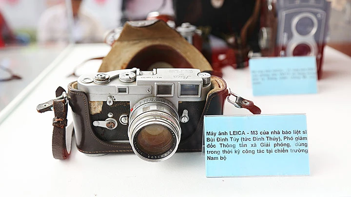 Máy ảnh của nhà báo liệt sĩ Bùi Đình Túy dùng trong thời kỳ công tác tại chiến trường Nam Bộ. Ảnh: ANH QUÂN