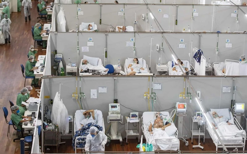 Bệnh viện dã chiến điều trị Covid-19 tại ngoại ô São Paulo, Brazil. (Ảnh: AP)