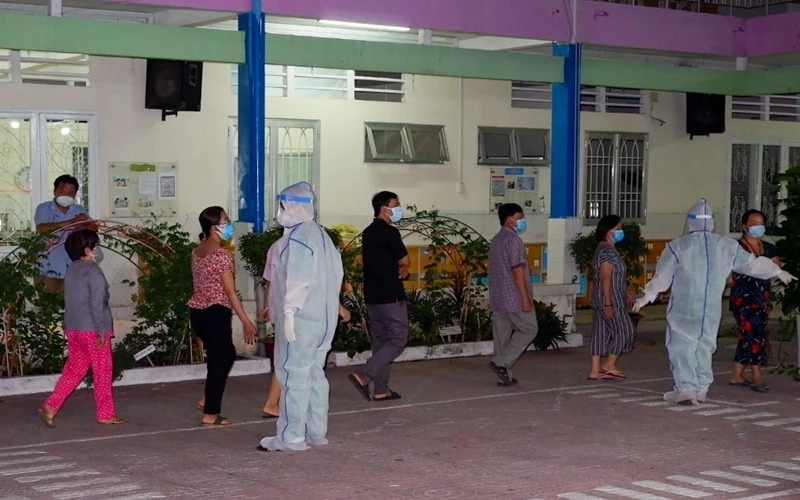 Tiến hành xét nghiệm cho người dân quanh khu vực chợ Sơn Kỳ, Tân Phú.
