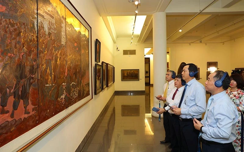 Trải nghiệm ứng dụng iMuseum tại Bảo tàng Mỹ thuật Việt Nam.