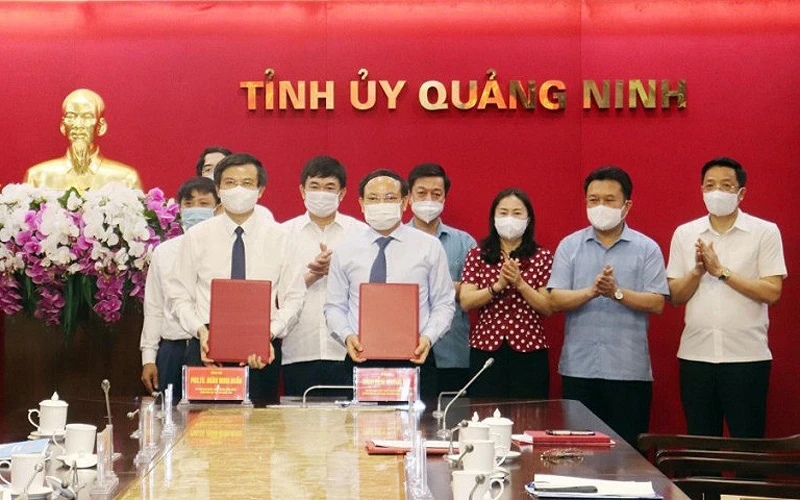 Tỉnh ủy Quảng Ninh và Tạp chí Cộng sản thực hiện ký kết Chương trình phối hợp công tác giai đoạn 2021-2025