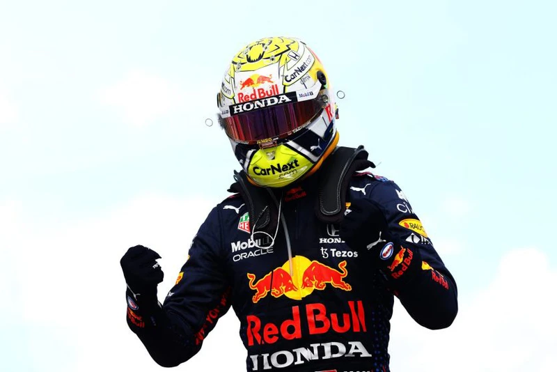 Max Verstappen dễ dàng chiến thắng Lewis Hamilton tại GP Styrian. (Ảnh: F1)