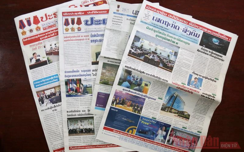 Báo chí Lào ngày 28/6 đăng nhiều tin, bài về chuyến thăm hữu nghị chính thức Việt Nam của đồng chí Thongloun Sisoulith, Tổng Bí thư, Chủ tịch nước Lào.