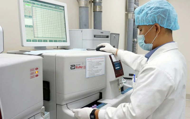 Xét nghiệm SARS-CoV-2 tại Trung tâm Kiểm soát bệnh tật Đồng Nai.