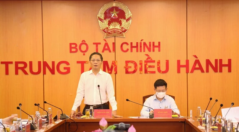 Đồng chí Trần Tuấn Anh, Ủy viên Bộ chính trị, Trưởng Ban Kinh tế Trung ương, Phó Trưởng Ban Thường trực Ban chỉ đạo phát biểu tại buổi làm việc.