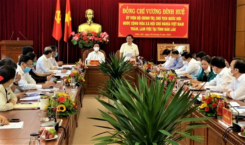 Chủ tịch Quốc hội Vương Đình Huệ phát biểu chỉ đạo tại buổi làm việc với Ban Thường vụ Tỉnh ủy Đắk Lắk.