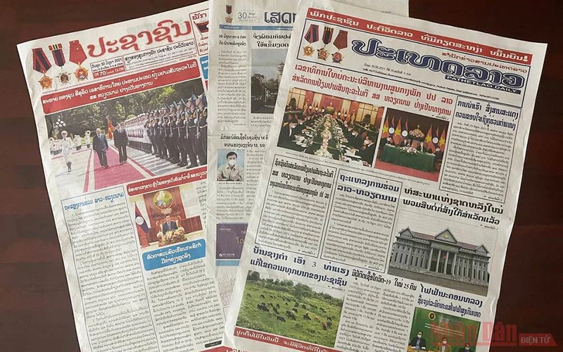Báo chí Lào ngày 30/6 đưa tin về chuyến thăm Việt Nam của Tổng Bí thư, Chủ tịch nước Lào.
