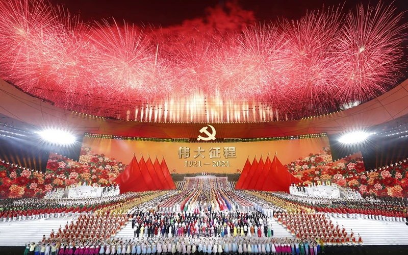 Chương trình nghệ thuật kỷ niệm 100 năm thành lập Đảng Cộng sản Trung Quốc. Ảnh TÂN HOA XÃ