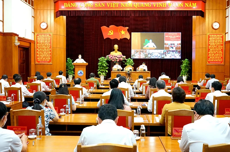 Hội nghị Thành ủy Đà Nẵng lần thứ 3: Nhiệm vụ trọng tâm là phòng, chống dịch bệnh và bảo đảm đà tăng trưởng kinh tế. 