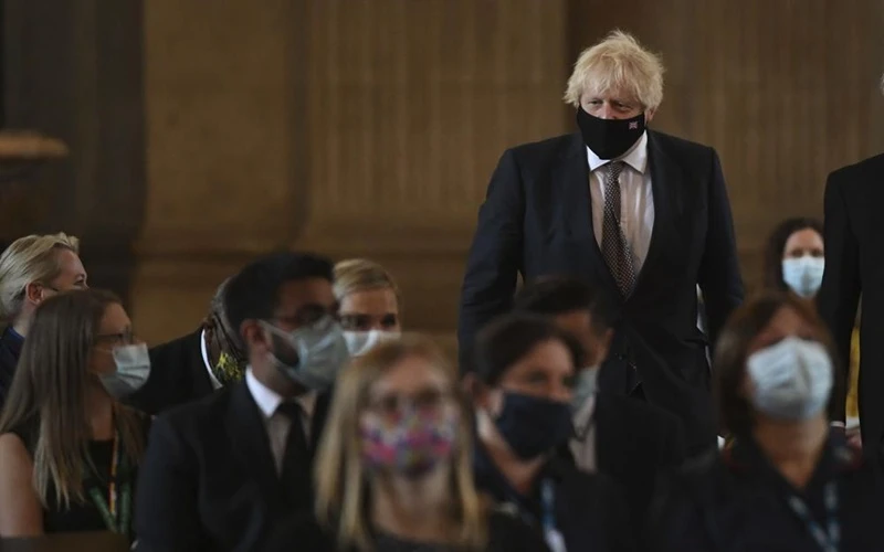 Thủ tướng Johnson cho rằng nước Anh sẽ phải "chung sống với loại virus" gây ra Covid-19. (Ảnh: AP)