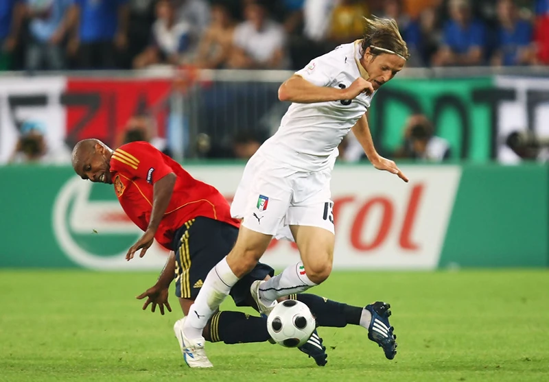 Tây Ban Nha và Italia trong trận tứ kết Euro 2008. (Ảnh: Zimbio)