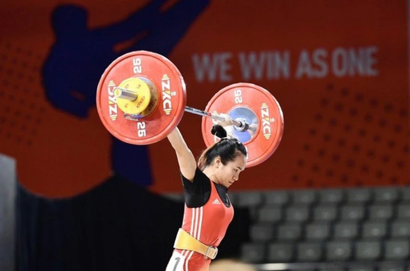 Vương Thị Huyền dù giành vé dự Olympic vẫn không được thi đấu vì IWF áp án phạt.