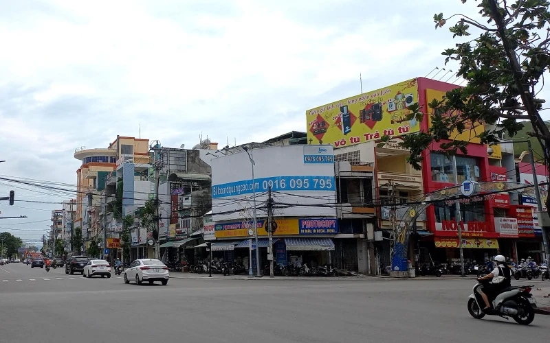 TP Quảng Ngãi, là một trong sáu địa phương thuộc tỉnh Quảng Ngãi áp dụng mức “nguy cơ rất cao” và giãn cách theo tinh thần Chỉ thị 16. 
