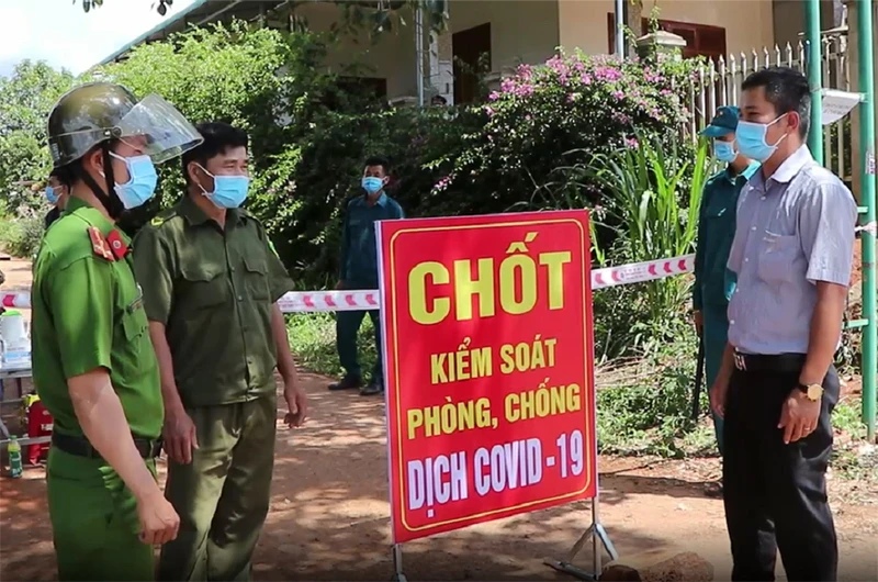 Một chốt kiểm soát dịch Covid-19 tại xã Cư Mốt, huyện Ea H’leo.