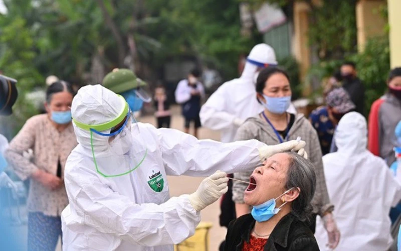 Hà Nội tổ chức xét nghiệm SARS-CoV-2 cho người dân.