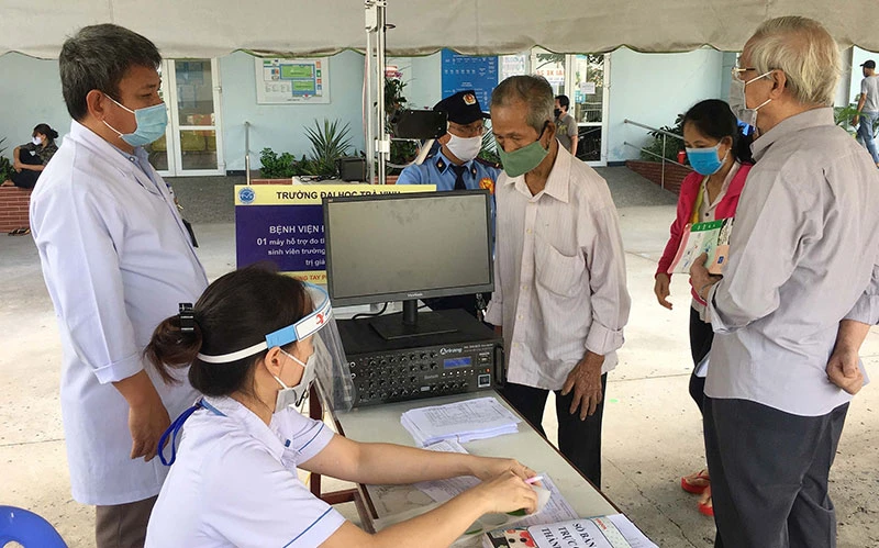 Các bệnh viện ở TP Hồ Chí Minh tăng cường các biện pháp phòng, chống dịch. Ảnh TTXVN