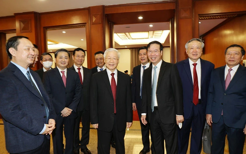 Tổng Bí thư Nguyễn Phú Trọng cùng các đồng chí lãnh đạo Ðảng, Nhà nước và các đại biểu dự Hội nghị. Ảnh: Trí Dũng (TTXVN)