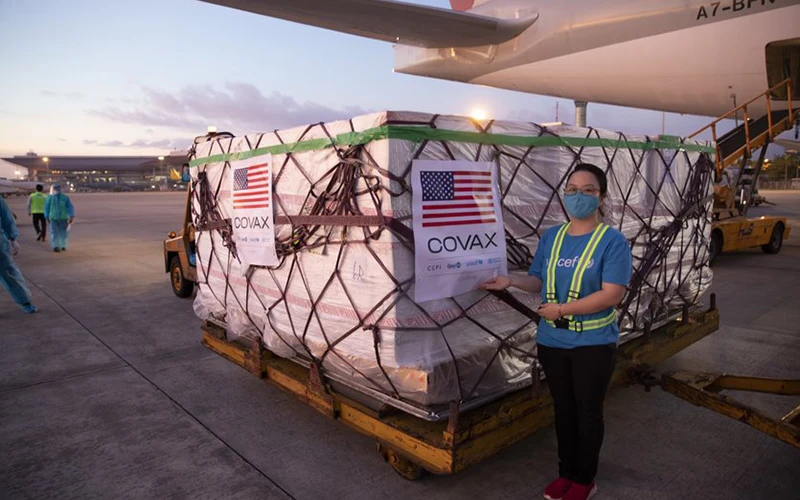 Lô 2.000.040 liều vaccine Moderna phòng Covid-19 do Chính phủ Hoa Kỳ hỗ trợ thông qua Cơ chế COVAX về đến sân bay quốc tế Nội Bài sáng 10/7.