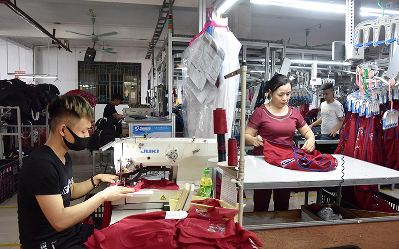 Xưởng may quần áo xuất khẩu của Công ty cổ phần Nam Tiệp, Cụm công nghiệp An Xá, TP Nam Định. (Ảnh chụp trước ngày 27/4/2021). Ảnh: NAM ANH