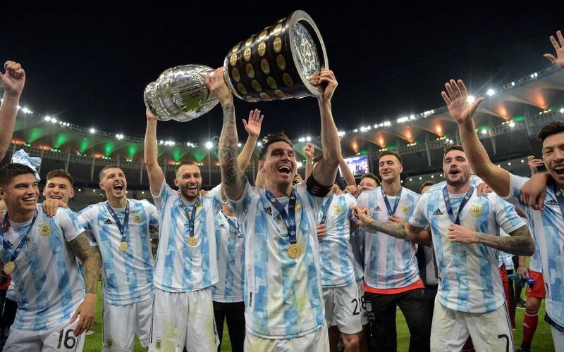 Không thể bỏ qua hình ảnh Messi cùng đội tuyển Argentina giành chức vô địch Copa America, một màn trình diễn đáng nhớ của anh.
