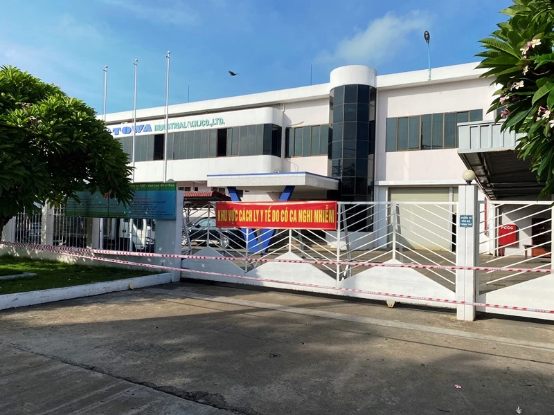 Một doanh nghiệp trong Khu chế xuất Tân Thuận, quận 7 đã thực hiện yêu cầu đóng cửa, cho toàn bộ công nhân nghỉ việc, sáng 12-7