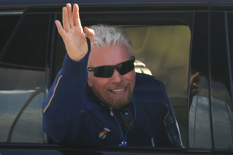 Doanh nhân tỷ phú Richard Branson khởi hành cùng phi hành đoàn để du hành đến rìa không gian trên máy bay tên lửa chở khách Unity của Virgin Galactic. Ảnh: Reuters.