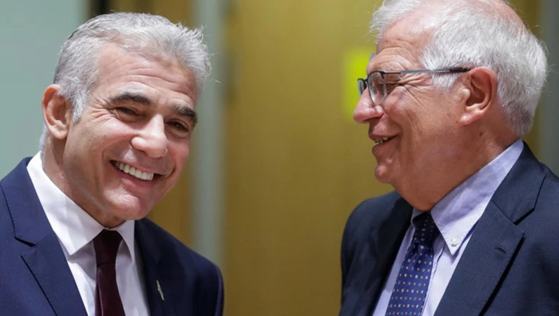 Ông Josep Borrell (bên phải) và Ngoại trưởng Israel Yair Lapid. Ảnh: La Repubblica.