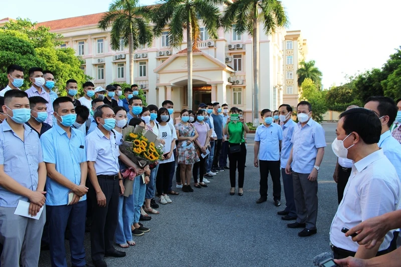 Lãnh đạo tỉnh Thanh Hóa  trao đổi với các thành viên đoàn công tác. 
