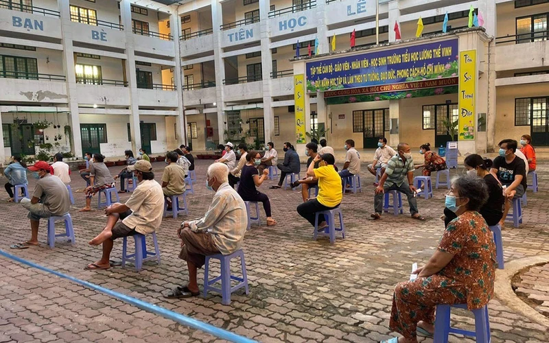 Lấy mẫu xét nghiệm tại huyện Bình Chánh (TP. Hồ Chí Minh). Ảnh: Trung tâm Y tế huyện Bình Chánh.