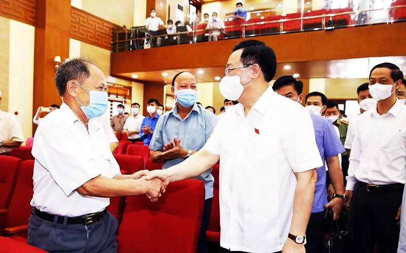 Chủ tịch Quốc hội Vương Đình Huệ tiếp xúc cử tri huyện Vĩnh Bảo, TP Hải Phòng. Ảnh: Doãn Tấn