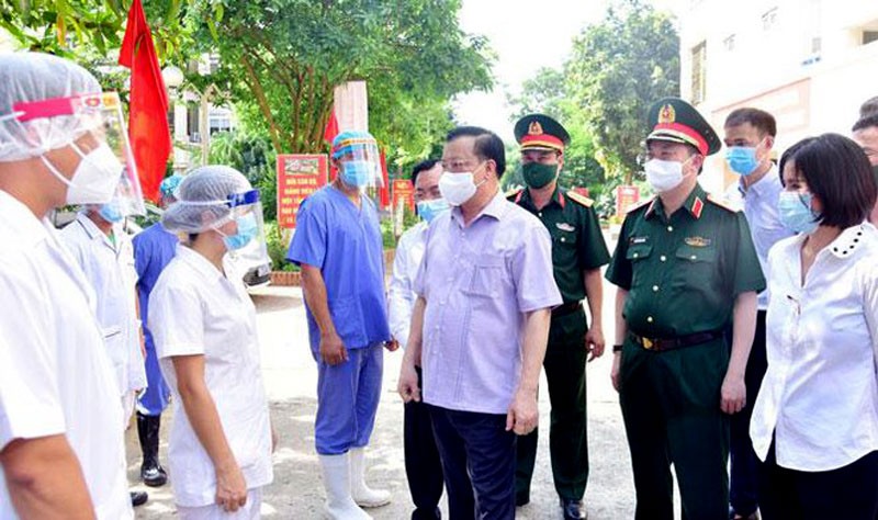 Bí thư Thành ủy Hà Nội Đinh Tiến Dũng kiểm tra công tác phòng, chống dịch tại huyện Thạch Thất.