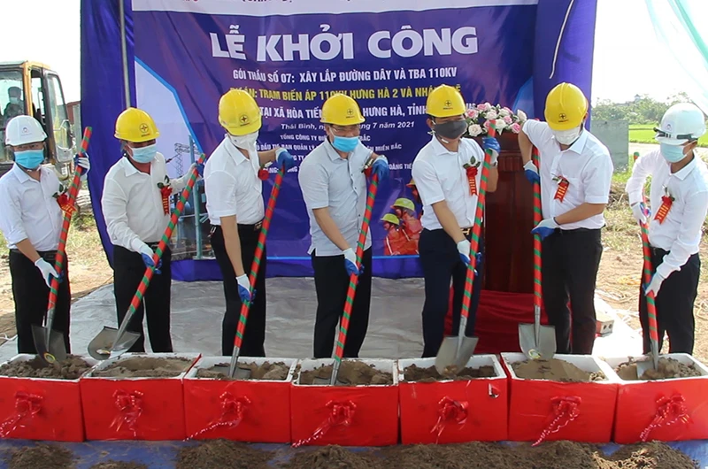 Quang cảnh lễ khởi công.