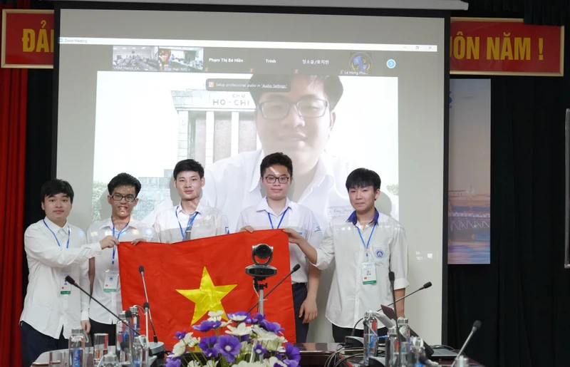 Đội tuyển Việt Nam tham dự IMO 2021 gồm 6 thí sinh, 5 thí sinh dự thi tại Hà Nội và 1 thí sinh dự thi tại TP Hồ Chí Minh. Ảnh: HUS