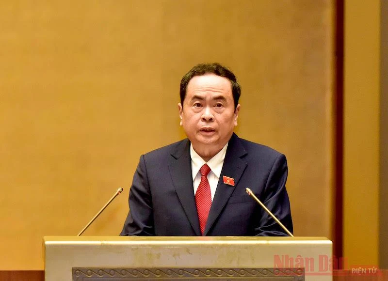 Phó Chủ tịch thường trực Quốc hội Trần Thanh Mẫn trình bày báo cáo tại phiên khai mạc. Ảnh: LÂM HIỂN