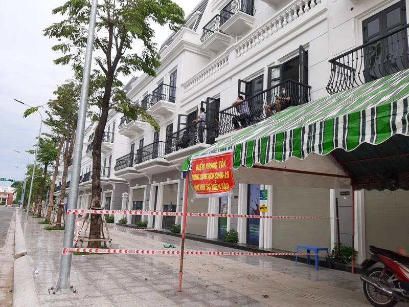Ngân hàng VP Bank Tiền Giang bị phong tỏa sau khi phát hiện các trường hợp dương tính SARS-CoV-2.