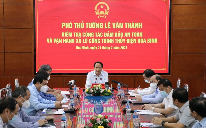 Phó Thủ tướng Lê Văn Thành tại buổi làm việc.