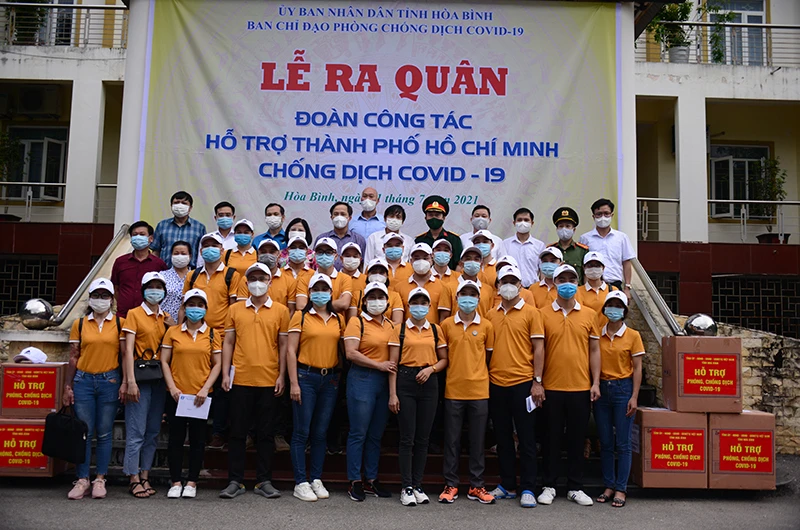 26 cán bộ y tế trước khi lên đường vào TP Hồ Chí Minh chống dịch.