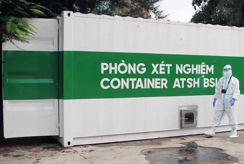 Phòng xét nghiệm công-ten-nơ ATSH BSI do Hội Thầy thuốc trẻ Việt Nam hỗ trợ Phú Yên.