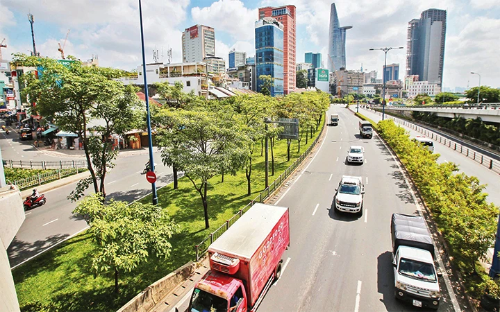 Đại lộ Võ Văn Kiệt, nơi sẽ có làn đường dành cho tuyến BRT số 1 hoạt động. Ảnh: HOÀNG TRIỀU