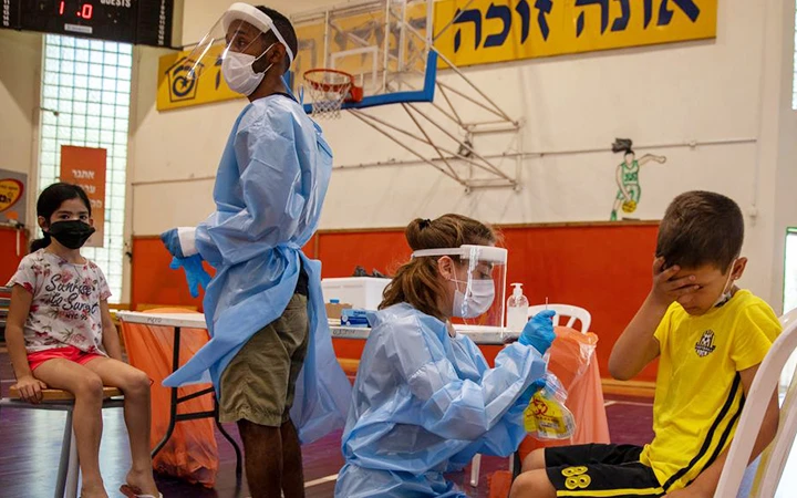Xét nghiệm Covid-19 cho trẻ em ở Israel.