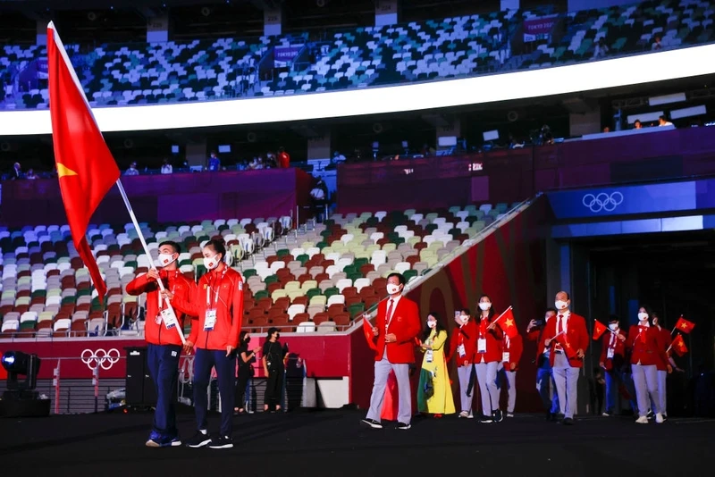 Đoàn thể thao Việt Nam chuẩn bị phần diễu hành ở vị trí 158. (Ảnh: Getty Images)