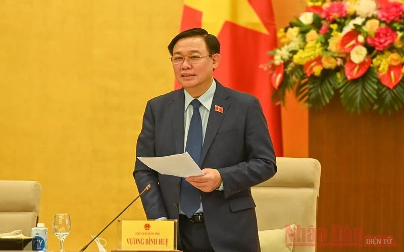Chủ tịch Quốc hội Vương Đình Huệ phát biểu tại phiên họp. 