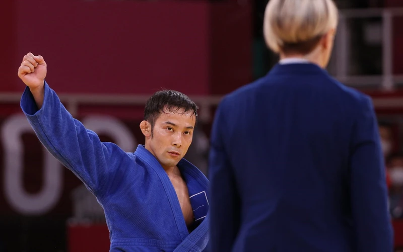 Naohisa Takato là chủ nhân của tấm huy chương vàng đầu tiên cho đoàn Nhật Bản. (Ảnh: Getty Images)