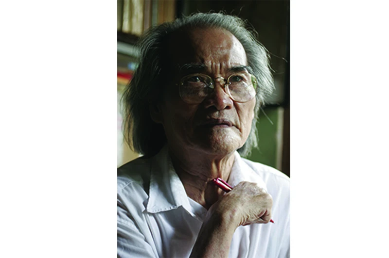 Sơn Tùng, nhà văn anh hùng