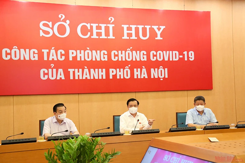 Bí thư Thành ủy Hà Nội Đinh Tiến Dũng phát biểu chỉ đạo tại Sở chỉ huy công tác phòng, chống dịch sáng 25/7.