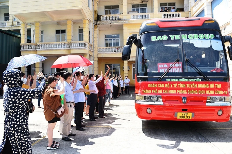 35 cán bộ y tế Tuyên Quang lên đường vào TP Hồ Chí Minh phòng, chống dịch