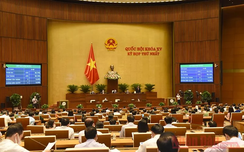 Quốc hội biểu quyết thông qua Nghị quyết về Chương trình giám sát của Quốc hội năm 2022. Ảnh: Duy Linh.