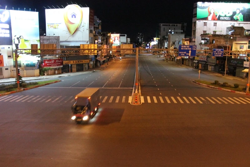 Người dân TP Hồ Chí Minh chấp hành nghiêm quy định hạn chế ra đường sau 18 giờ
